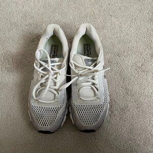 Underarmour Hovr Infinite Bluetooth Running Shoes - Women's 9.5